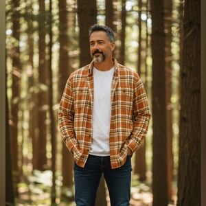 Eddie Bauer classic fit, NWOT thick flannel shirt,  Size Medium